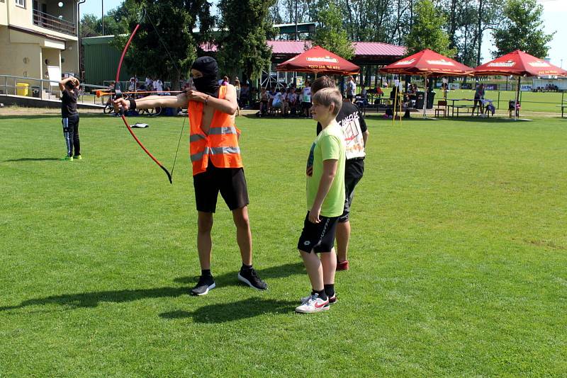 Sportovní týden pro nymburské děti připravili organizátoři na nymburském Vesláku. Ve středu dorazili šesťáci ze všech základních škol.