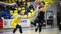 Z basketbalového utkání Kooperativa NBL Opava - Nymburk (100:98)