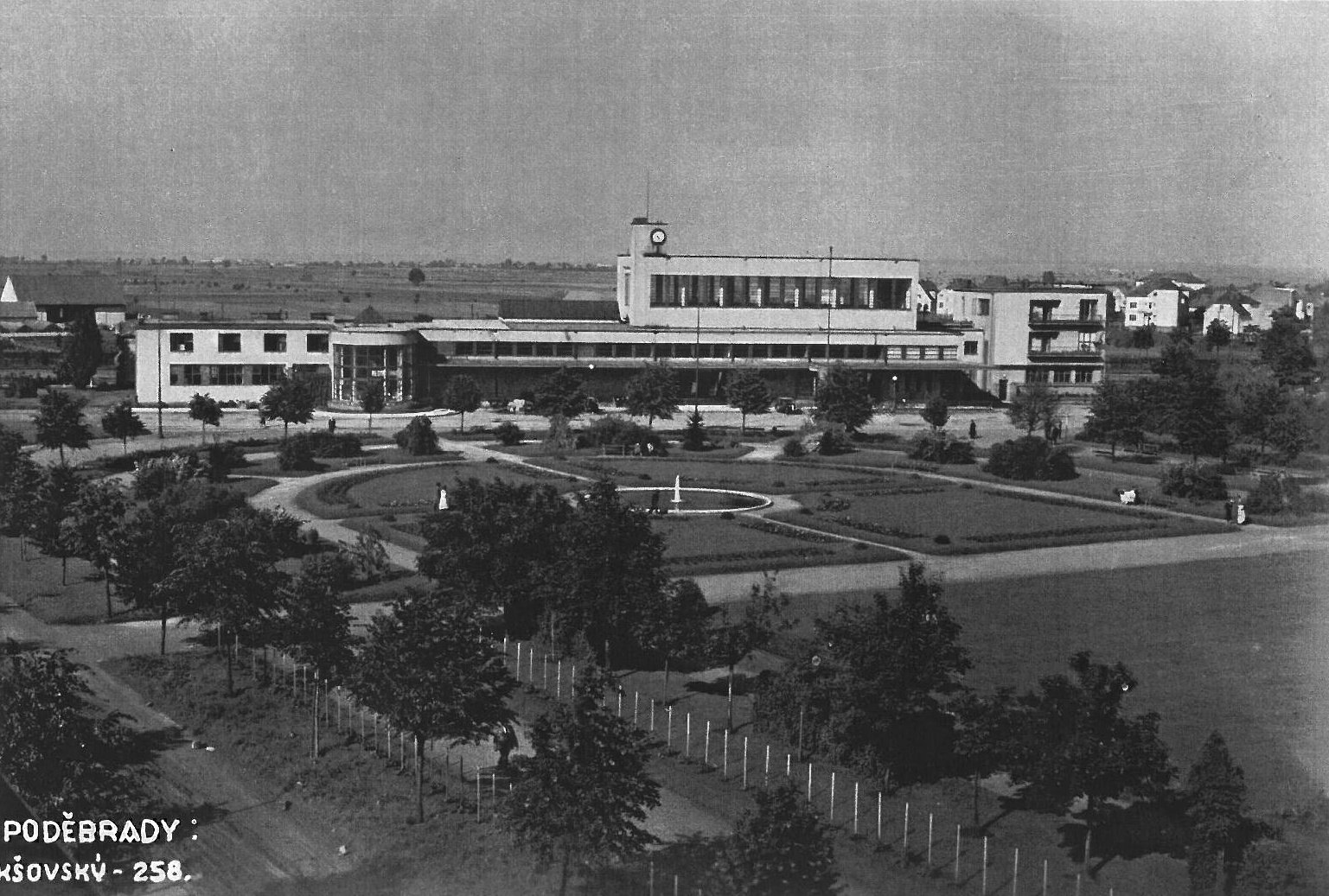 Pohlednice z minulosti: Budova nádraží v Poděbradech - Nymburský deník