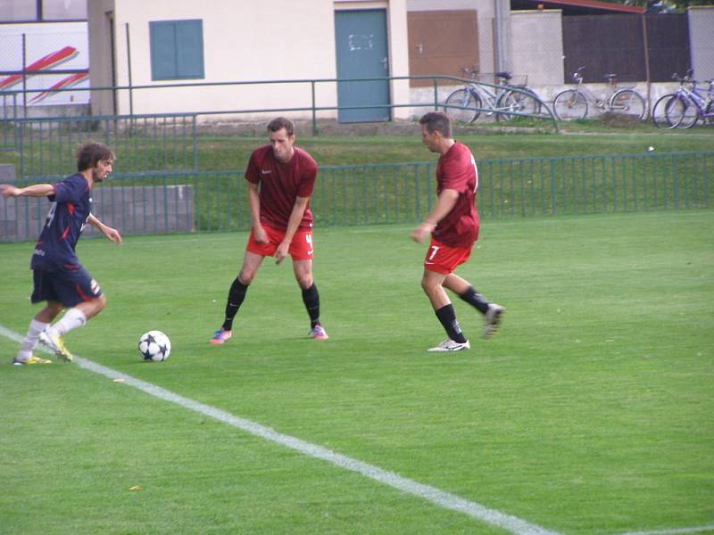 Z fotbalového utkání I.A třídy Velim - Poděbrady (2:2)