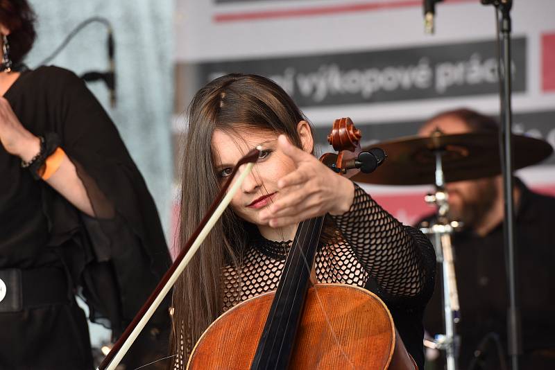 Na druhém ročníku hudebního Kouty fest u Poděbrad vystoupilo dvanáct kapel.