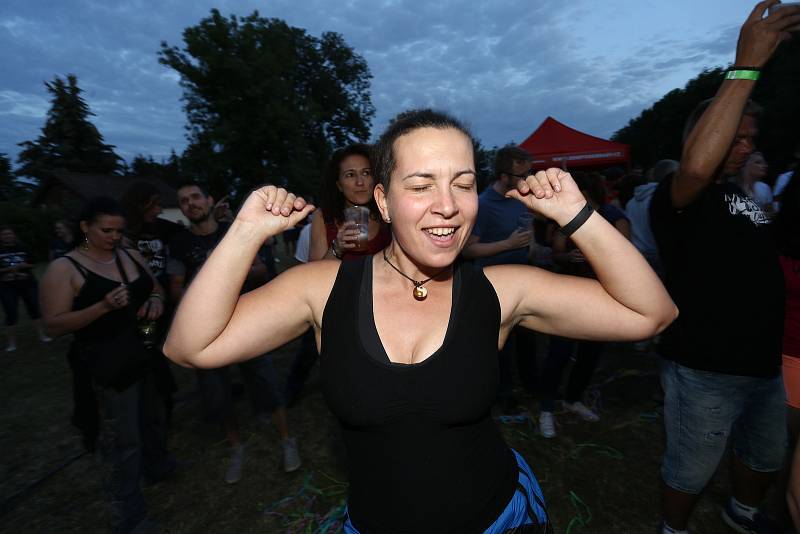 Koncert kapely UDG v Kostomlatech na Nymbursku.