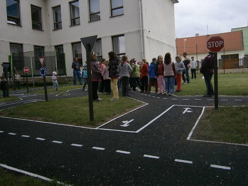 Městečtí otevřeli dopravní hřiště u školy