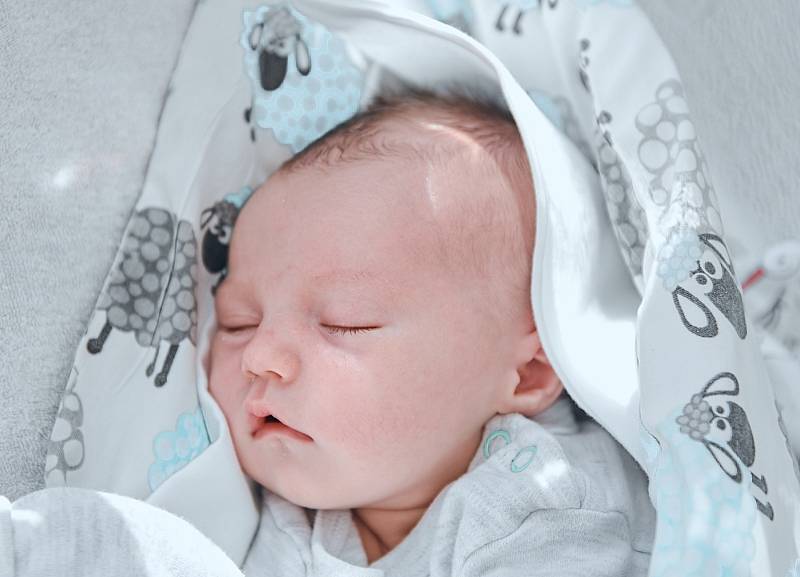 Ema Smutná z Kobylnic se narodila v nymburské porodnici 25. března 2022 v 10:19 hodin s váhou 2880 g a mírou 45 cm. Prvorozenou holčičku očekávala maminka Eva a tatínek Václav.
