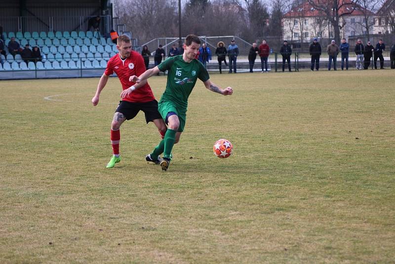 Z divizního fotbalového utkání Polaban Nymburk - Ostrá (1:3)