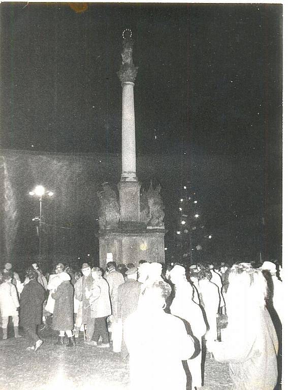 Demonstrace na náměstí Přemyslovců.