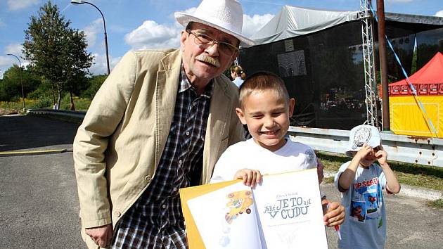 Děti ukončily prázdniny s Jaroslavem Uhlířem a spoustou zábavy. 