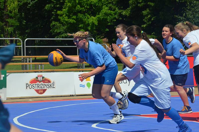 Basketbalový klub z Poděbrad oslavil sedmdesáté narozeniny.