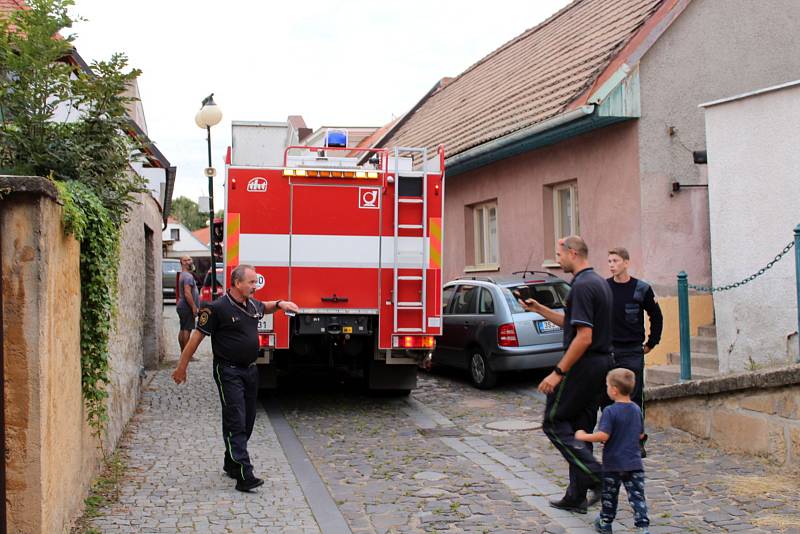 Hasiči zkoušeli průjezdnost nymburskými ulicemi.