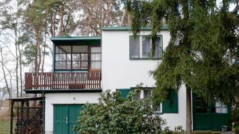 Hrabalova chata, kterou nabízí realitní kancelář ke koupi za necelých 12 milionů korun.
