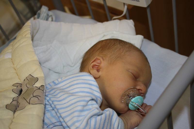 KUBÍČEK Z PODĚBRAD. JAKUB ČERVINKA je klouček narozený  3. prosince 2016 v 1.33 hodin s mírami 3 380 g a 52 cm.  Rodiče Alexandra a Stanislav si nechali prozradit předem, že jejich prvorozený bude syn.
