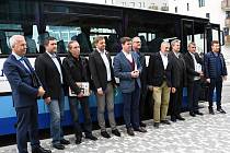 Deník-bus zavezl deset lídrů středočeských kandidátek politických stran do Hospůdky U Krbu ve Všetatech.