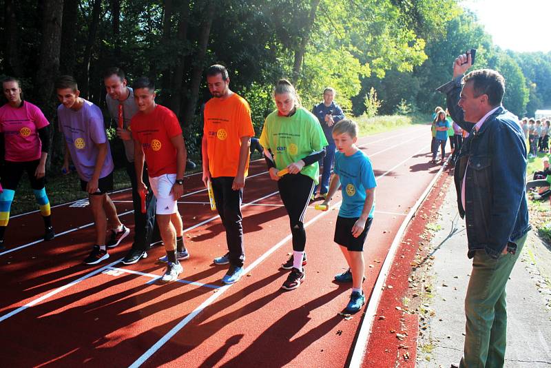 Vítězem se stala štafeta Základní školy TGM, která zvládla maratonskou trať v čase pod dvě hodiny.