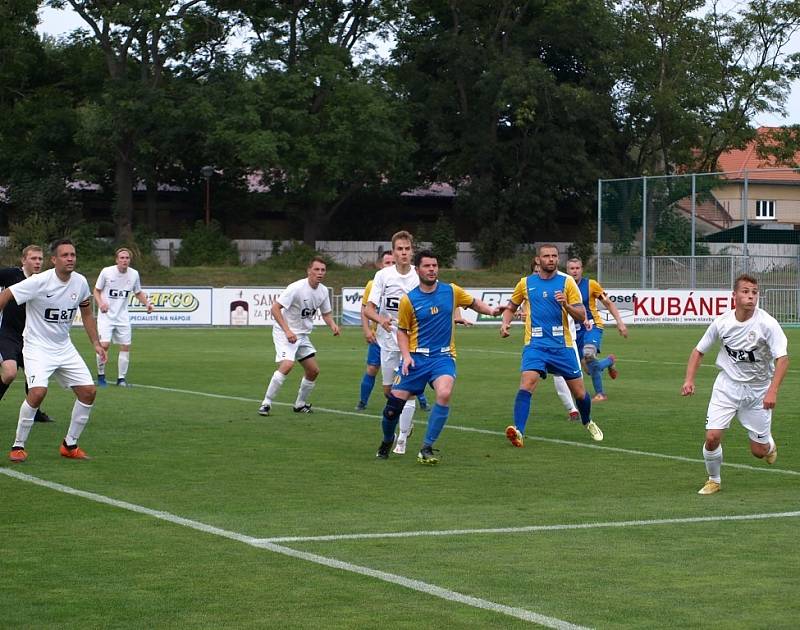 Z fotbalového utkání okresního přeboru Bohemia Poděbrady B - Všejany (2:1)