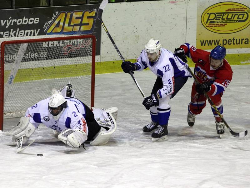 Z hokejového utkání play off druhé ligy Nymburk - Kolín (1:0 pp)