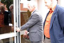 I v Městci Králové se v pátek ve dvě odpoledne otevřely dveře volebních místností.