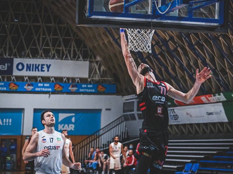 Z basketbalového utkání Kooperativa NBL Ostrava - Nymburk (66:95)