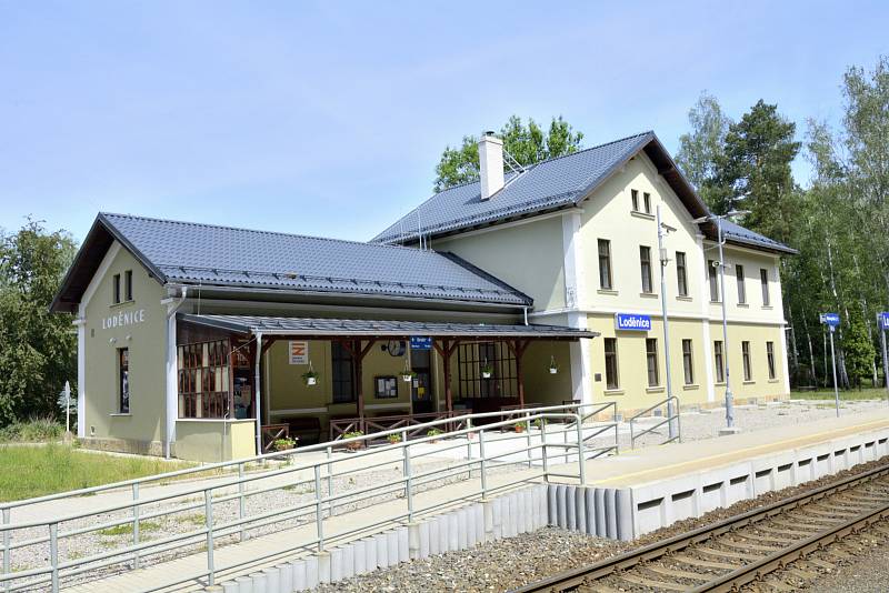 Současná podoba nádraží v Loděnici.