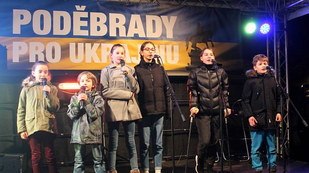 Tears flowed for Ukraine in the square.  Janek Ledecký also submitted a message from Esther