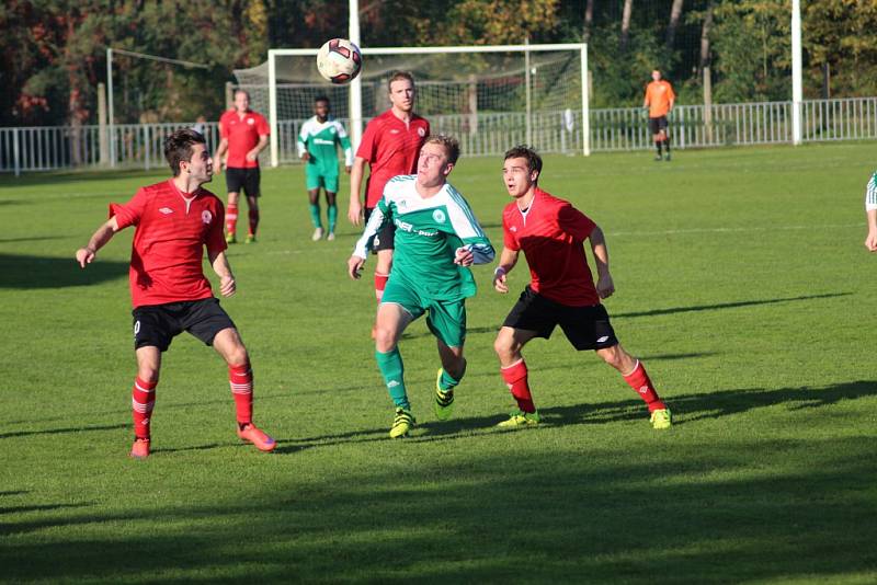 Z divizního fotbalového utkání Ostrá - Meteor Praha (3:0)