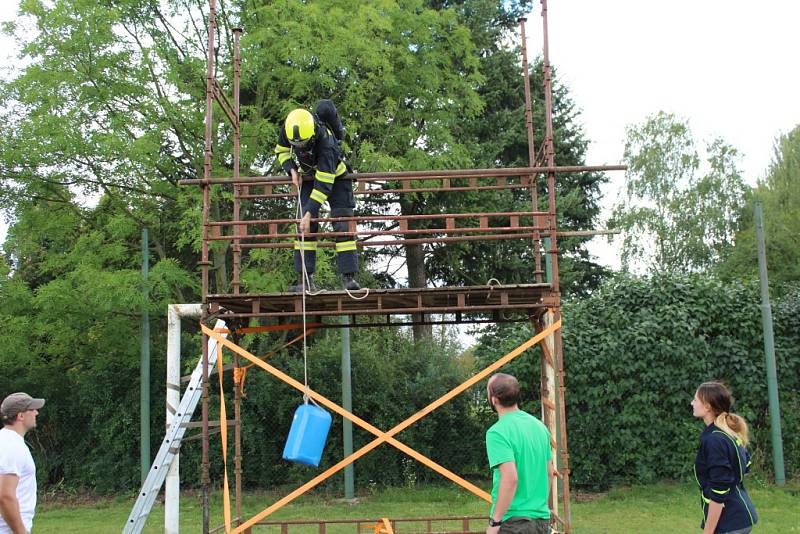 Už posedmé se konalo v poděbradské čtvrti Velké Zboží klání o Železného hasiče.