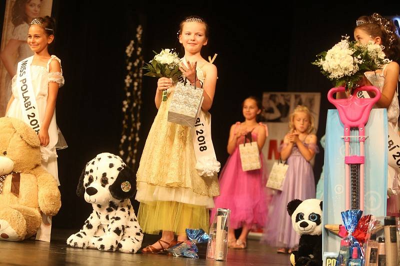 Finálový večer Miss Polabí se konal v poděbradském divadle.