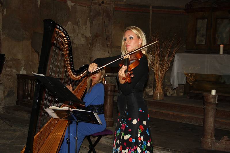 Kaple sv. Jana Nepomuckého v Nymburce zažila výjimečný koncert i bohoslužbu.