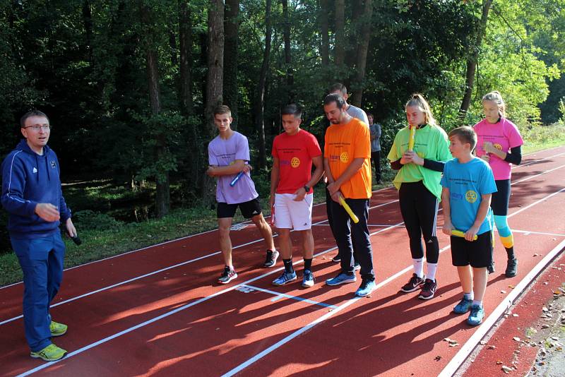 Vítězem se stala štafeta Základní školy TGM, která zvládla maratonskou trať v čase pod dvě hodiny.