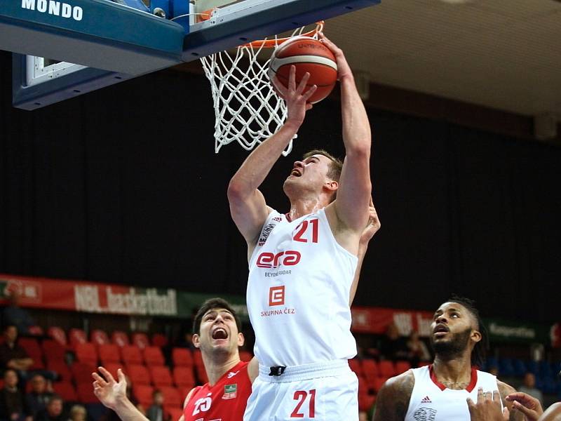 Z basketbalového utkání Kooperativa NBL Nymburk - Olomoucko (96:83)