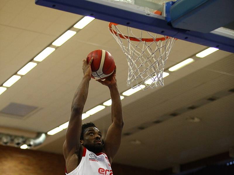 Z basketbalového utkání Kooperativa NBL Nymburk - Pardubice