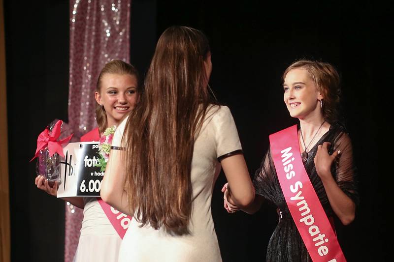 Soutěž Miss Polabí se uskutečnila už potřinácté v poděbradském divadle Na Kovárně.