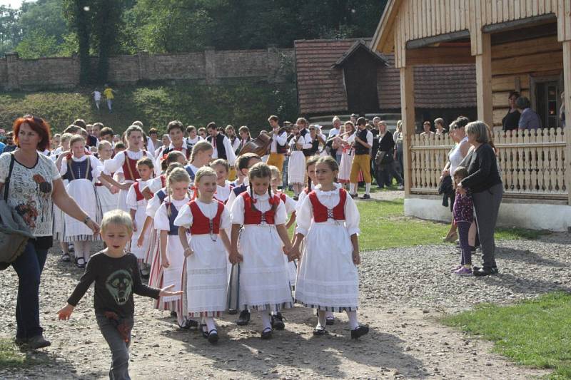 Staročeské dožínky v Přerově nad Labem.