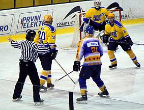 Hokejisté Nymburka v Klášterci nejprve vyhráli 3:2, stejným výsledkem ale druhý den prohráli.