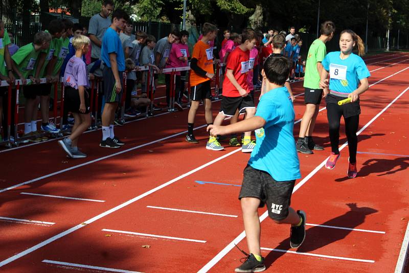 Vítězem se stala štafeta Základní školy TGM, která zvládla maratonskou trať v čase pod dvě hodiny.