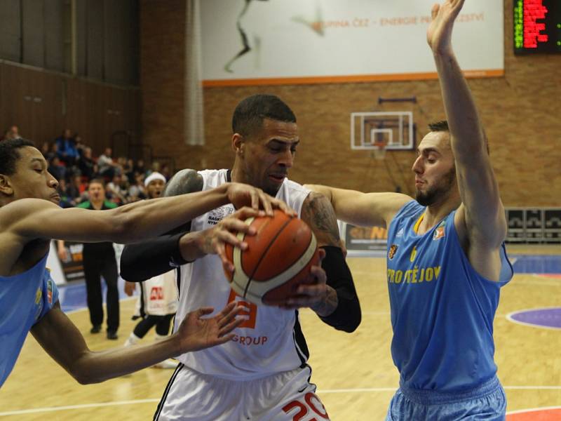 Z basketbalového utkání Kooperativa NBL Nymburk - Prostějov (100:58)