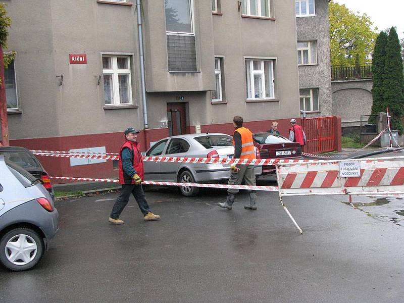 Cyklostezka vzniká už i v ulici Říční, za kterou se napojí na Labskou stezku. 