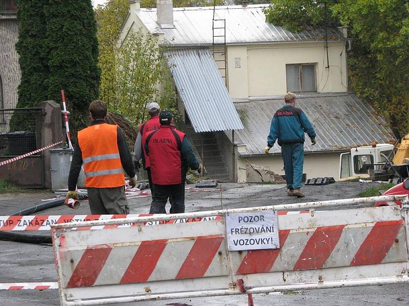 Cyklostezka vzniká už i v ulici Říční, za kterou se napojí na Labskou stezku. 