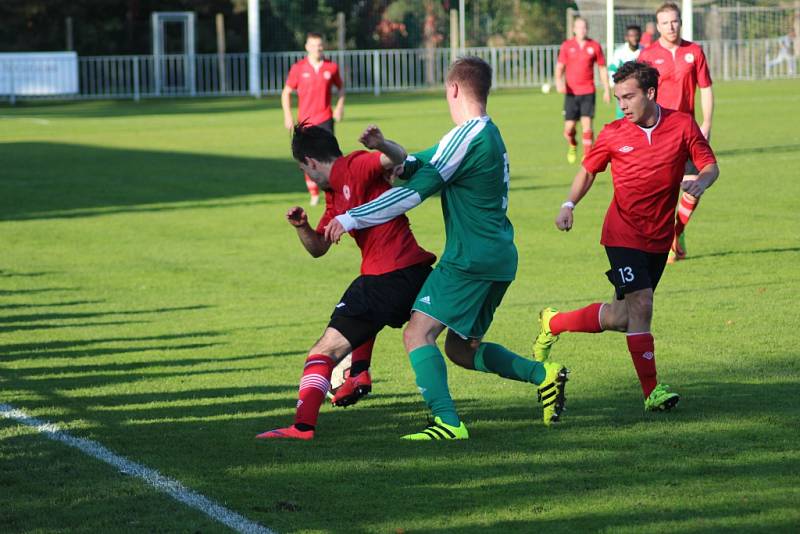 Z divizního fotbalového utkání Ostrá - Meteor Praha (3:0)