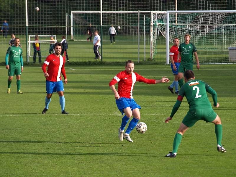 Z fotbalového utkání I.B třídy Semice - Pátek (2:2)