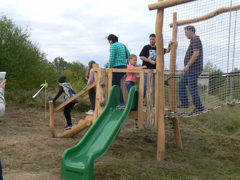 Kolem pastvin divokých zvířat byly instalovány vyhlídky.