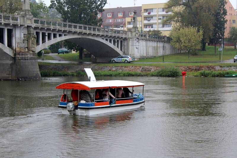 Přívoz na řece Labi v Nymburce - loď Mojmír.