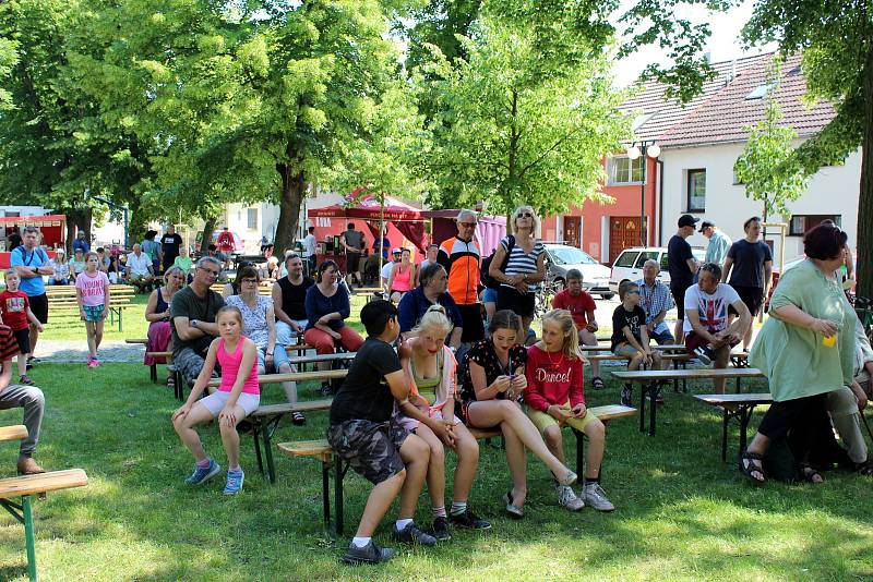 Folkový festival v Nymburce se letos opět vydařil.