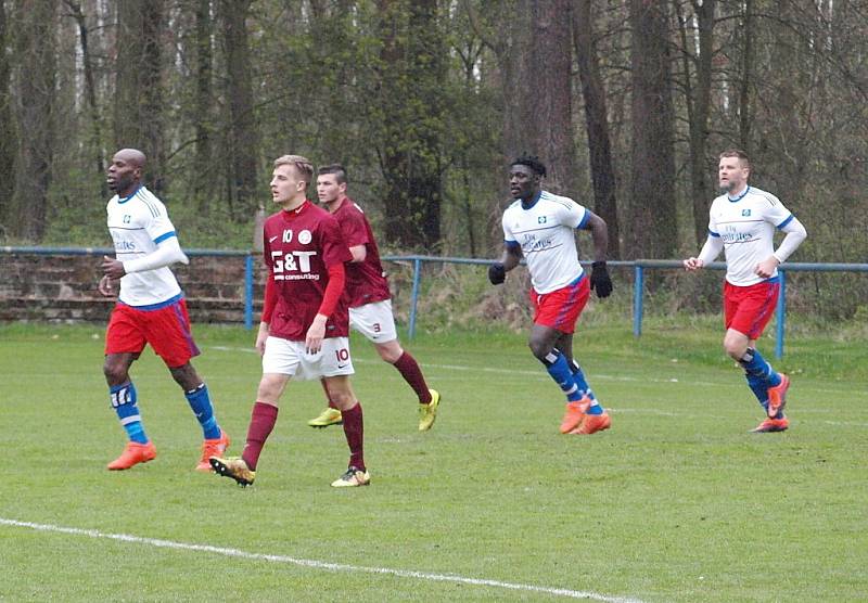 Z fotbalového utkání krajského přeboru Bohemia Poděbrady - Lhota (1:1, na penalty 5:4)