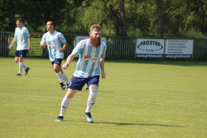 Z přípravného fotbalového utkání Poříčany - Slovan Lysá n. L