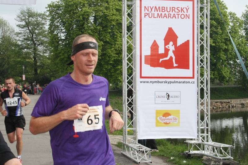 První ročník půlmaratonu a "čtvrtky" v Nymburce.