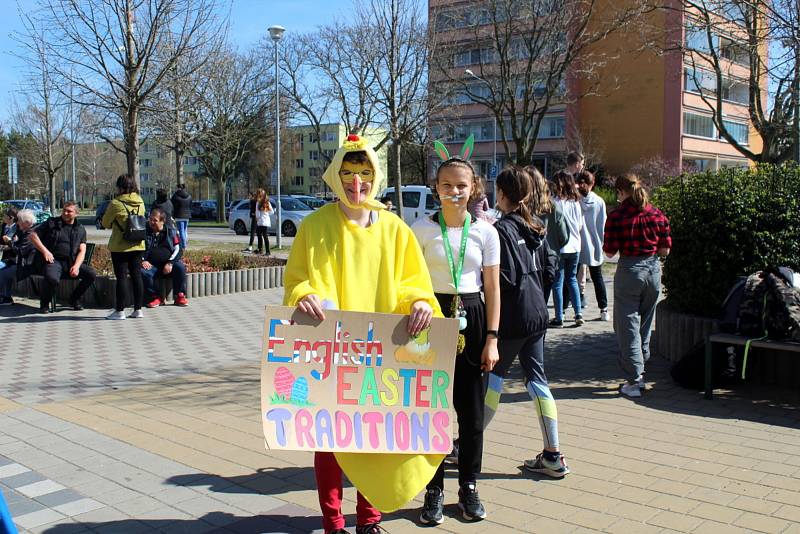 Tradiční Velikonoční jarmark před Základní školou Letců R.A.F. na nymburském sídlišti.