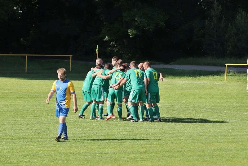 Z fotbalového utkání okresního přeboru Přerov nad Labem - Všejany (3:2)