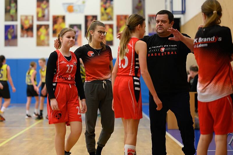 Z basketbalového utkání Středočeského přeboru starších minižákyň U13 Sadská - Mladá Boleslav (119:12)