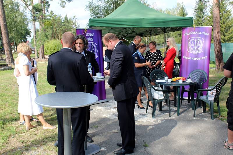 Slavnostní předání štěňat se uskutečnilo v jiřické věznici.