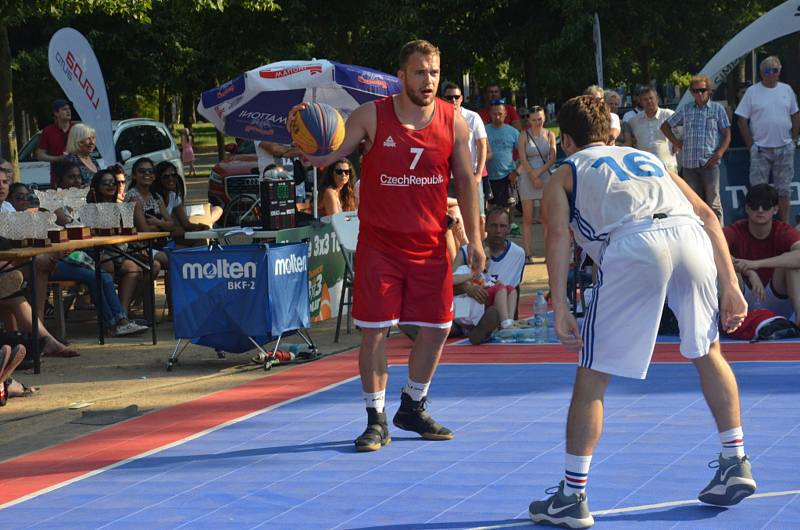 Basketbalový klub z Poděbrad oslavil sedmdesáté narozeniny.